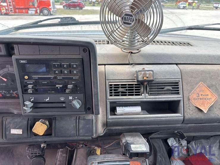 1999-gmc-c7500-mason-dump-truck-image-25