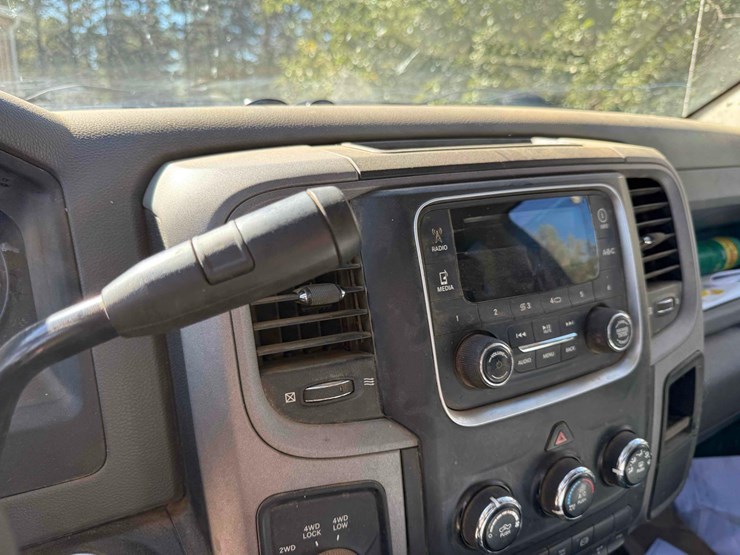 2015-dodge-3500hd-image-12