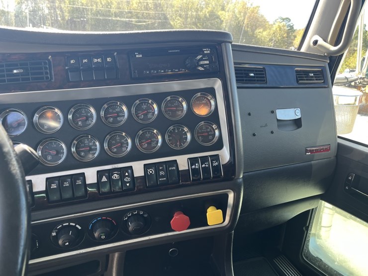 2015-kenworth-w900-image-22