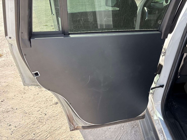 2016-chevrolet-tahoe-image-21