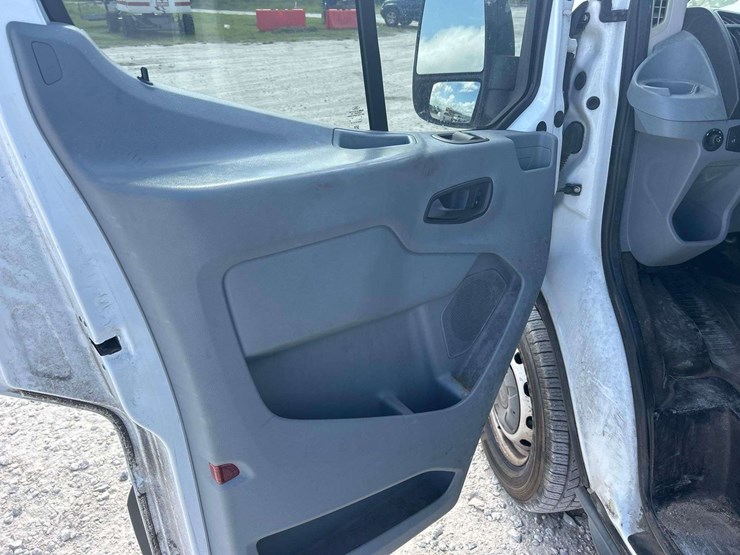 2015-ford-transit-image-13