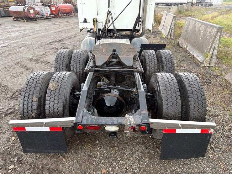 2019-mack-anthem-64t-image-6