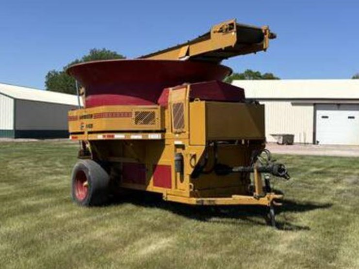 2022-haybuster-h1135-image-10