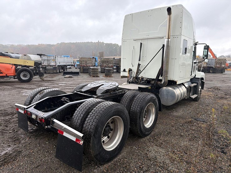 2019-mack-anthem-64t-image-4