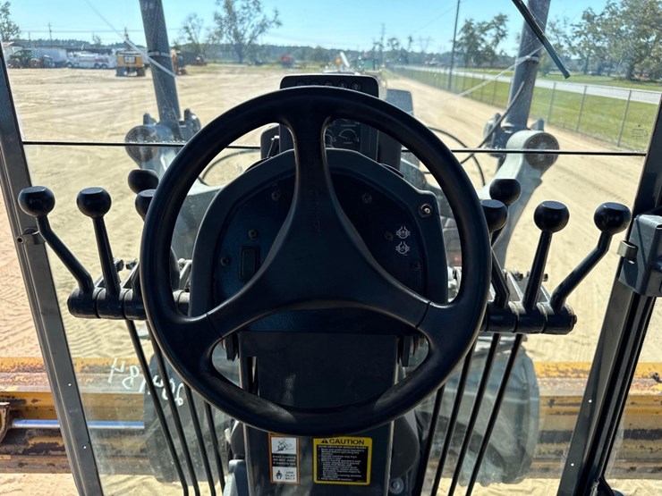 2014-deere-672g-image-24