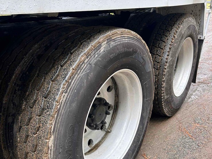 2008-peterbilt-388-image-10