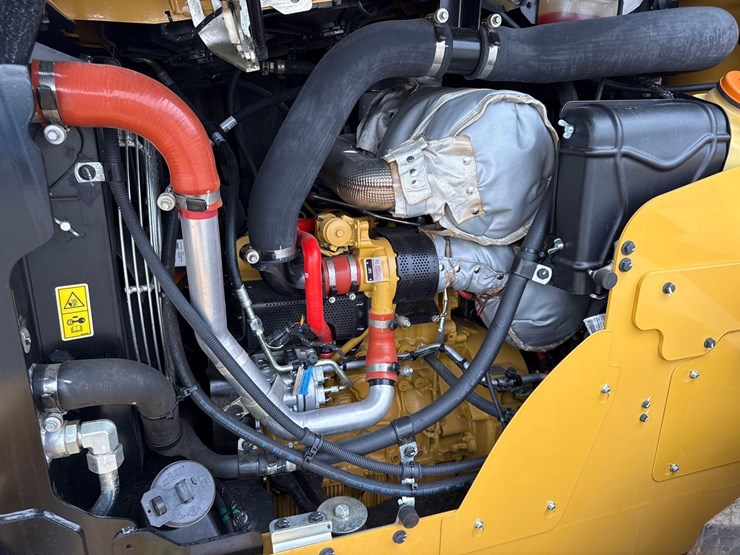 2023-caterpillar-910-image-16