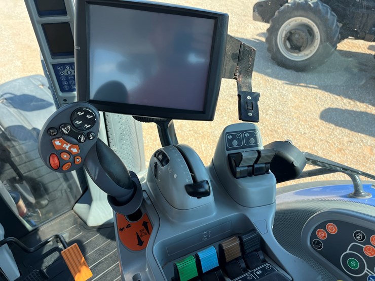 2018-new-holland-t8.380-image-22