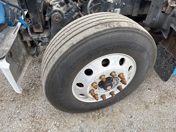 2018-peterbilt-567-image-14