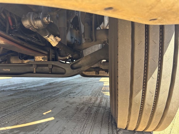 2020-freightliner-m2-26'-box-truck-image-9