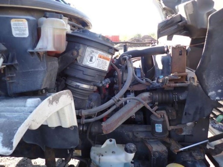 2014-freightliner-business-class-m2-106-image-30