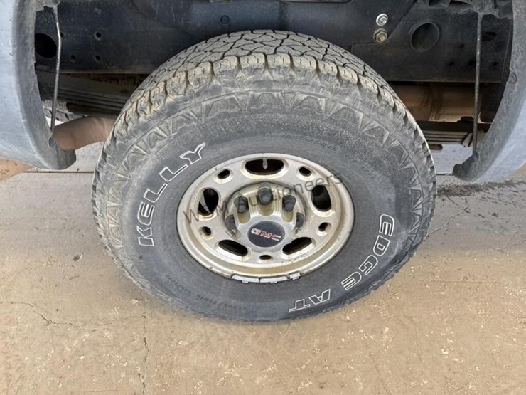 2002-gmc-sierra-2500hd-image-8