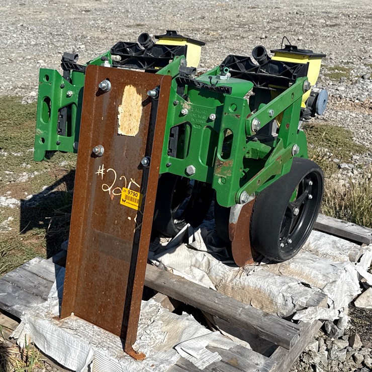 #9790 • John Deere Twin Row Planter Unit Inv# 9790