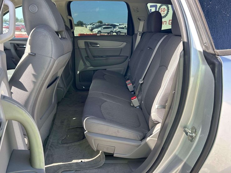 2017-chevrolet-traverse-ls-image-18