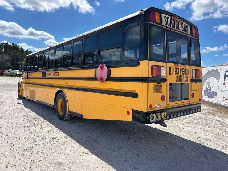 2007-freightliner-b2-image-4