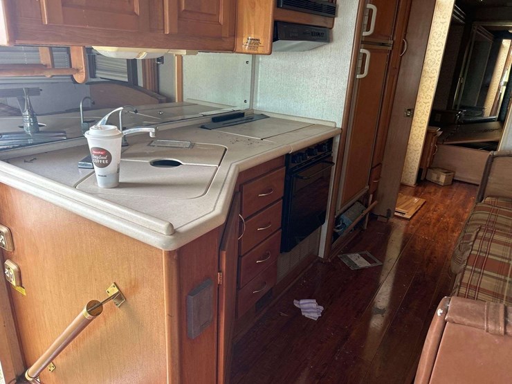 1999-southwind-fleetwood-34n-34ft-class-a-motorhome-image-12