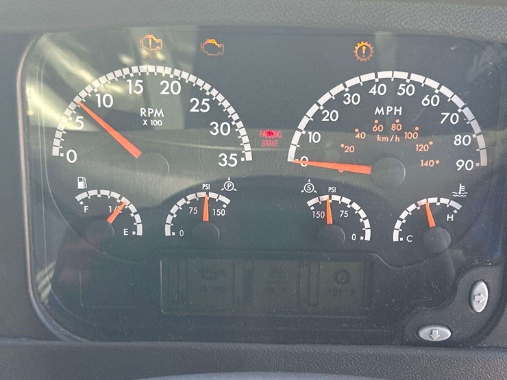 2020-freightliner-m2-106-elgin-whirlwind-series-mv-street-sweeper-truck-image-39