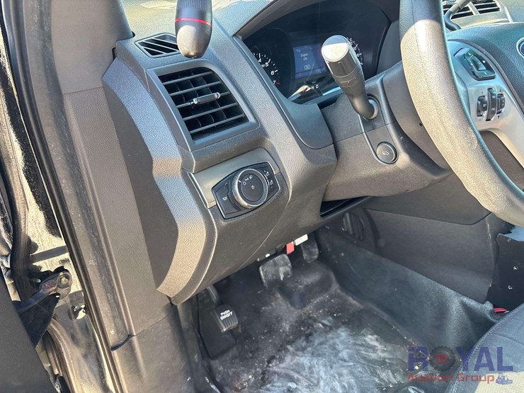 2015-ford-explorer-image-14