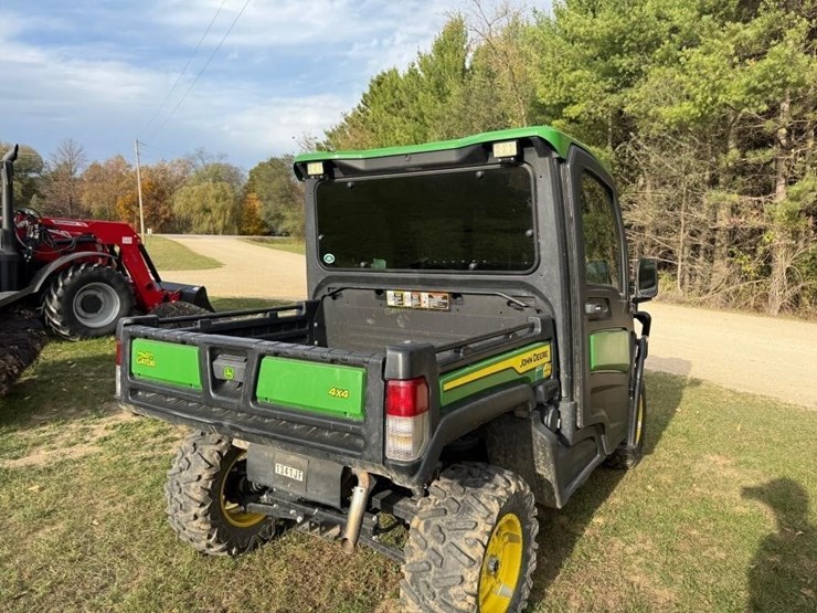 2021-john-deere-gator-image-6