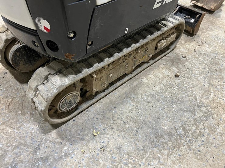 2022-bobcat-e10-image-17