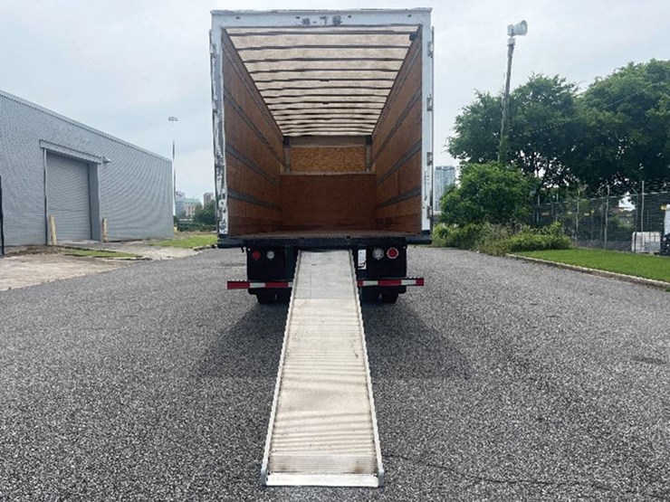 2019-international-durastar-4300-image-3