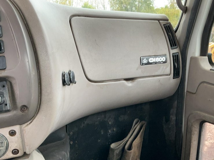 2004-mack-chn613-image-32