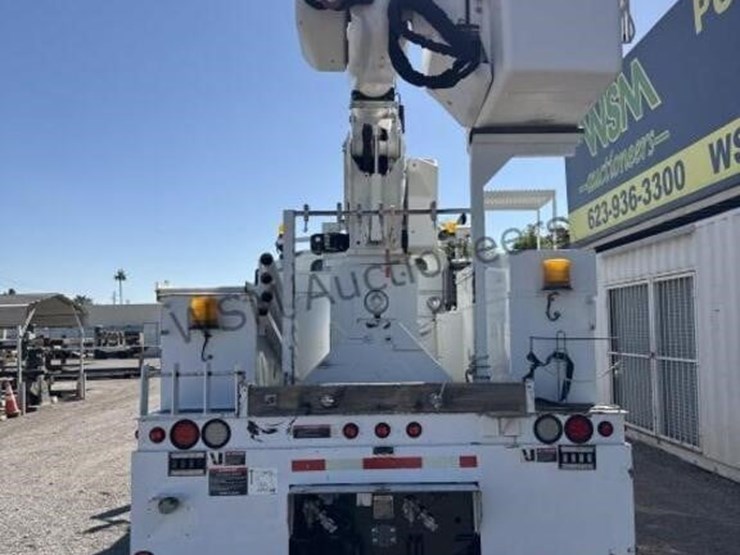 2013-international-7400-image-6