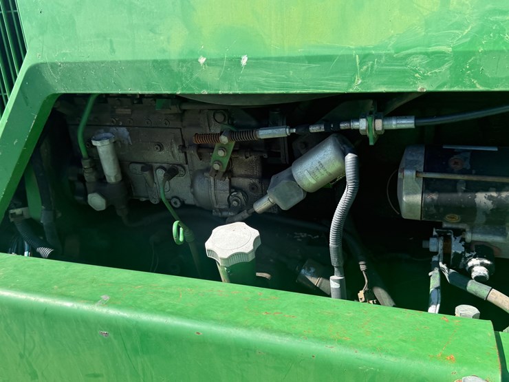 john-deere-4710-image-33