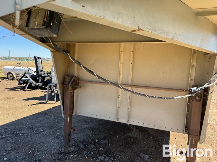 1993-wilson-livestock-trailer-image-14