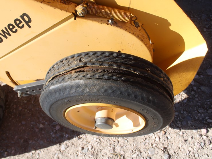 new-holland-br780-image-30