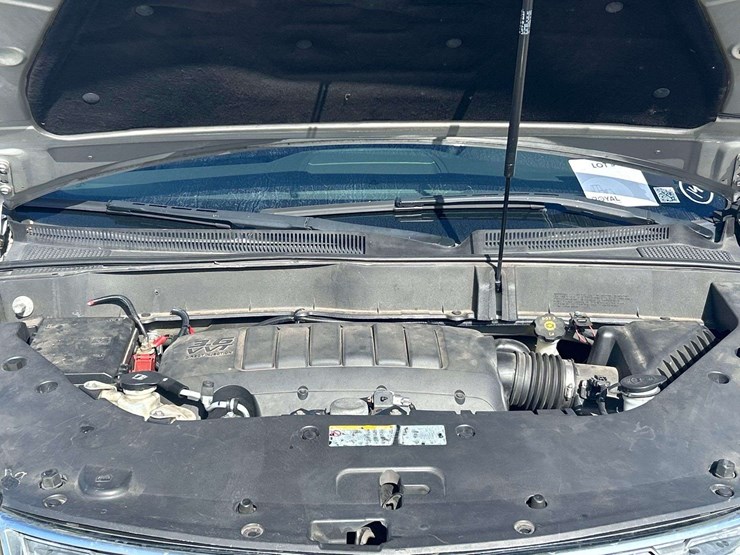 2017-chevrolet-traverse-ls-image-9