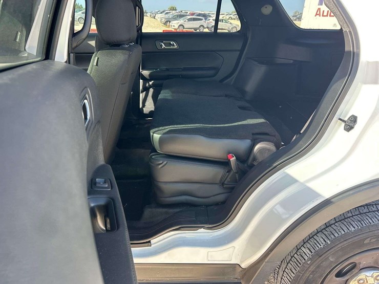 2016-ford-explorer-image-17