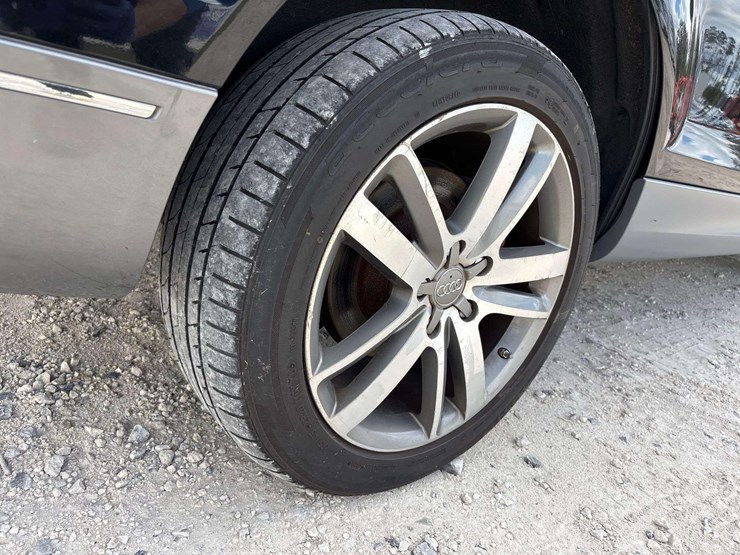 2012-audi-q7-premium-plus-awd-suv-image-27