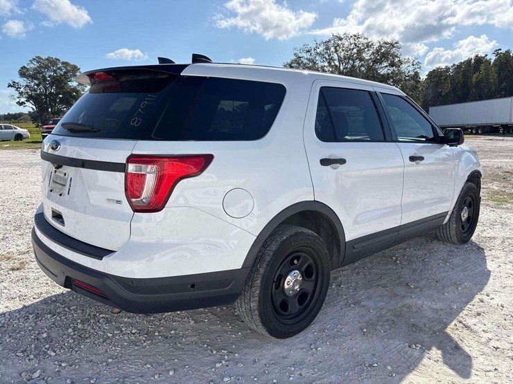 2018-ford-explorer-image-3