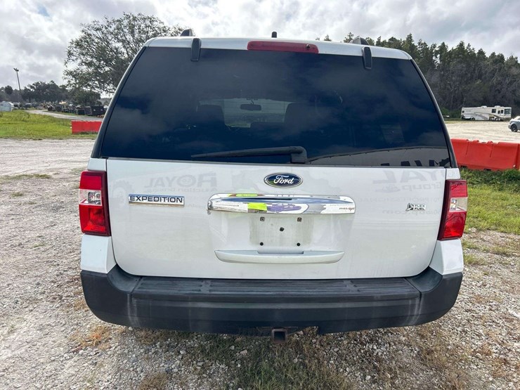 2014-ford-expedition-image-24