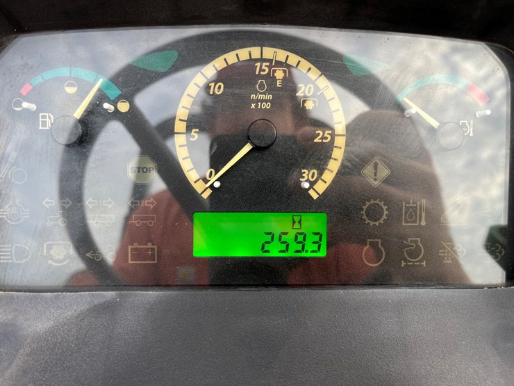 2015-john-deere-5055e-image-14