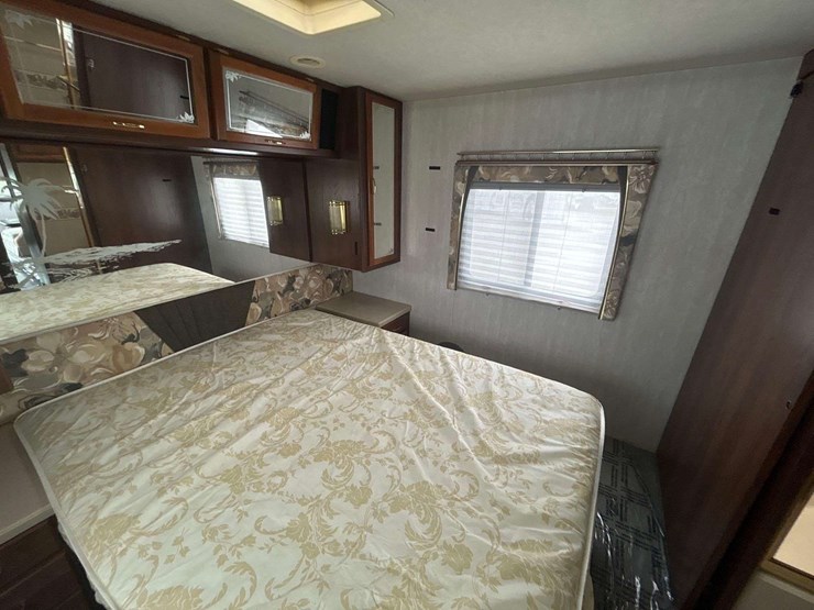 1998-national-rv-tropi-cal-t/a-35ft-class-a-motorhome-image-20