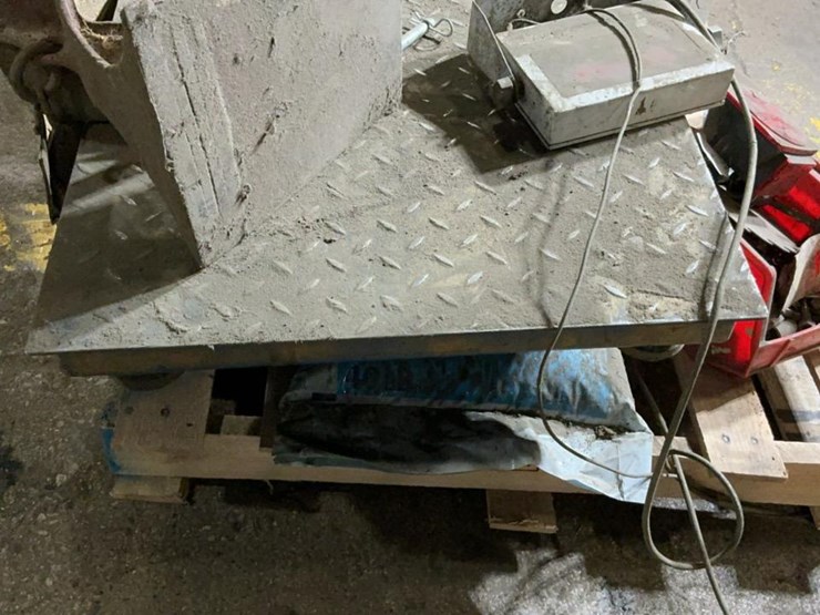 #165-•-trailer-hitch,-tires,-and-assorted-parts-image-28