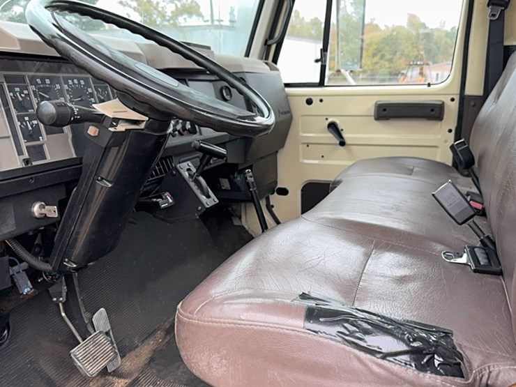 2001-international-4700-image-12