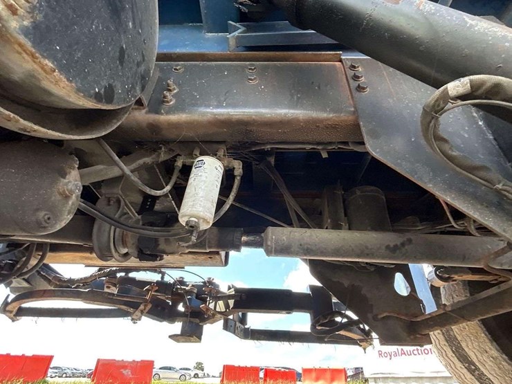 2005-autocar-wxr-heil-rear-loader-garbage-truck-image-19