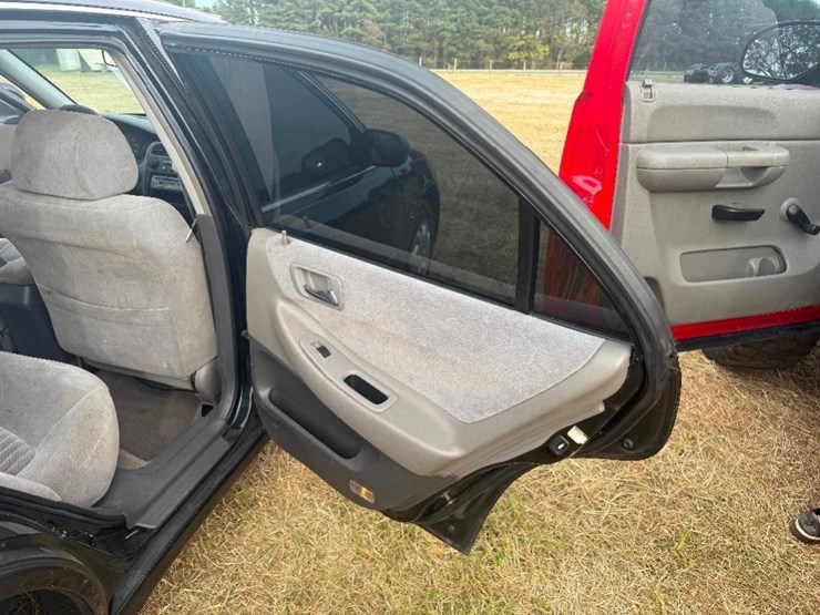 1998-honda-accord-lx-(at,-miles-read-200431,-image-11