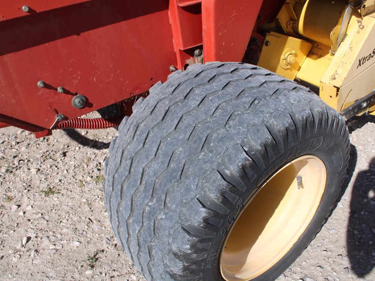 new-holland-br780-image-24