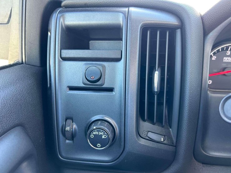 2018-chevrolet-1500-image-15