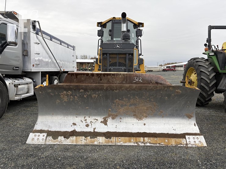 2021-deere-700l-image-3