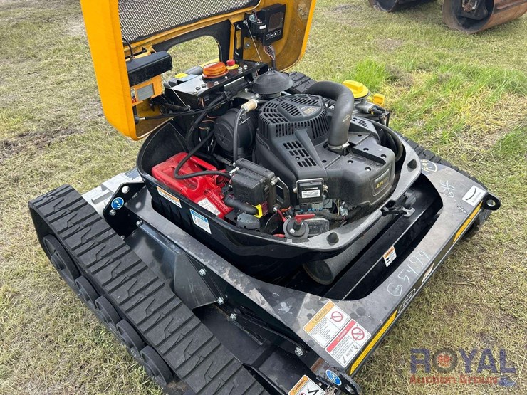 2022-mcconnel-traxx-rc28-43in.-remote-controlled-slope-mower-image-6