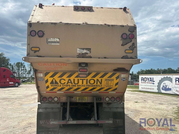 2015-peterbilt-320-image-30