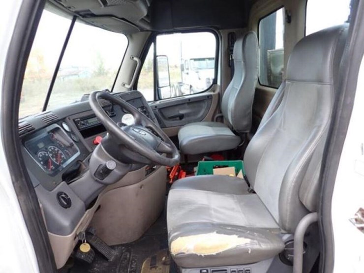 2010-freightliner-cascadia-t/a-hiway-tractor---day-image-20