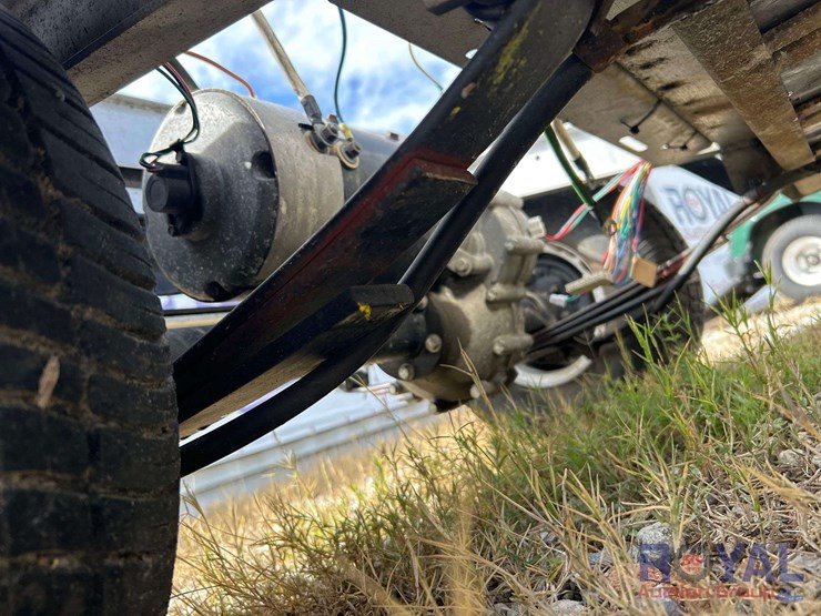 club-car-electric-utility-cart-image-13