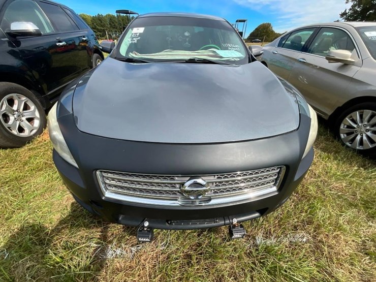 2014-nissan-maxima-**salvage-title**-image-2