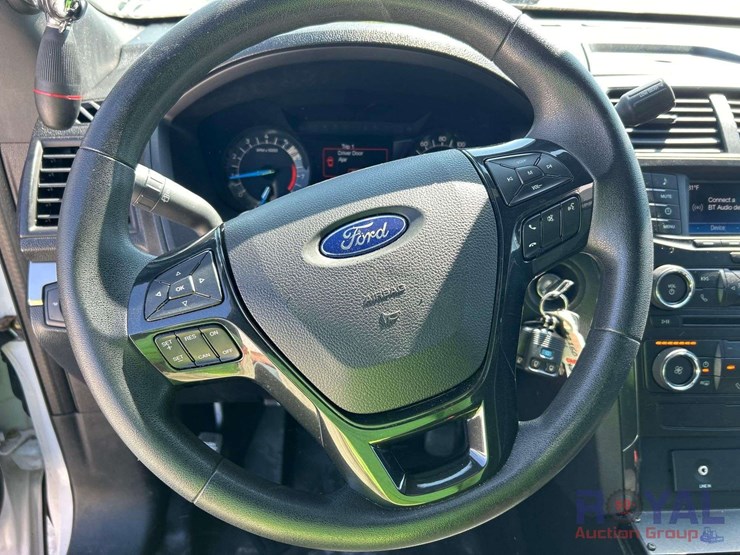 2017-ford-explorer-image-13